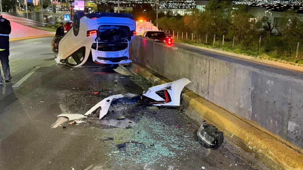 Joven de 17 años sufre espectacular accidente automovilístico en avenida Leones, Monterrey | VIDEO