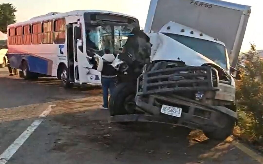 Accidente de Tráfico: Choque Múltiple en la Carretera Guadalajara-Colima Deja 18 Lesionados