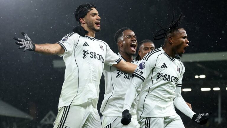 Fulham busca refuerzos: Competencia para Raúl Jiménez en la mira