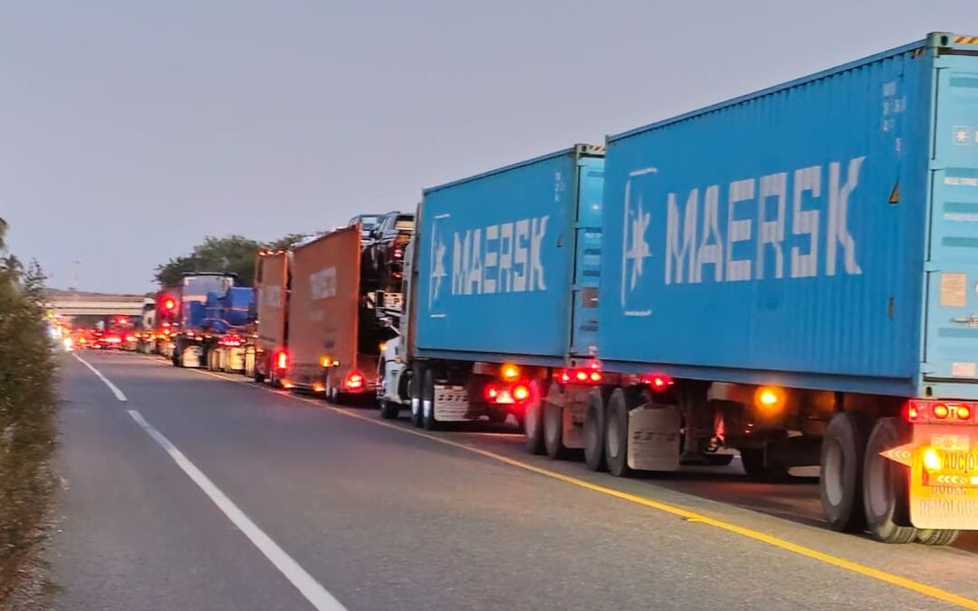 Cierre de la Autopista Siglo XXI: Crisis del Transporte de Carga en Puerto Lázaro Cárdenas