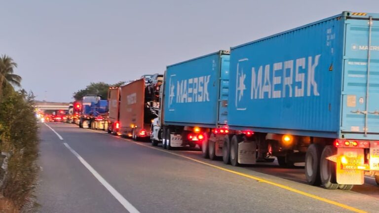 Cierre de la Autopista Siglo XXI: Crisis del Transporte de Carga en Puerto Lázaro Cárdenas