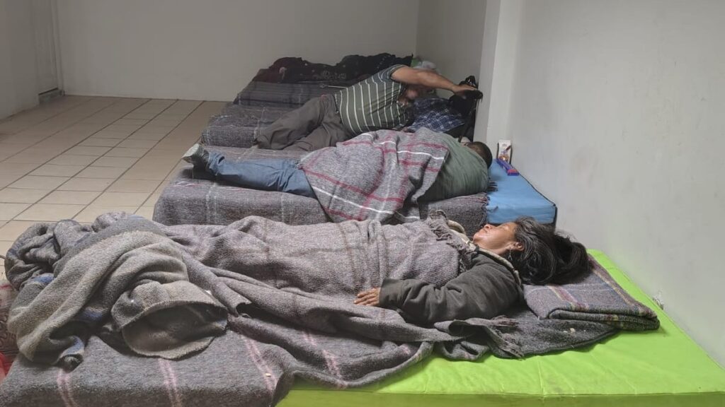 Albergue en Torreón Ofrece Refugio Caliente a Personas en Situación de Calle Durante el Frío