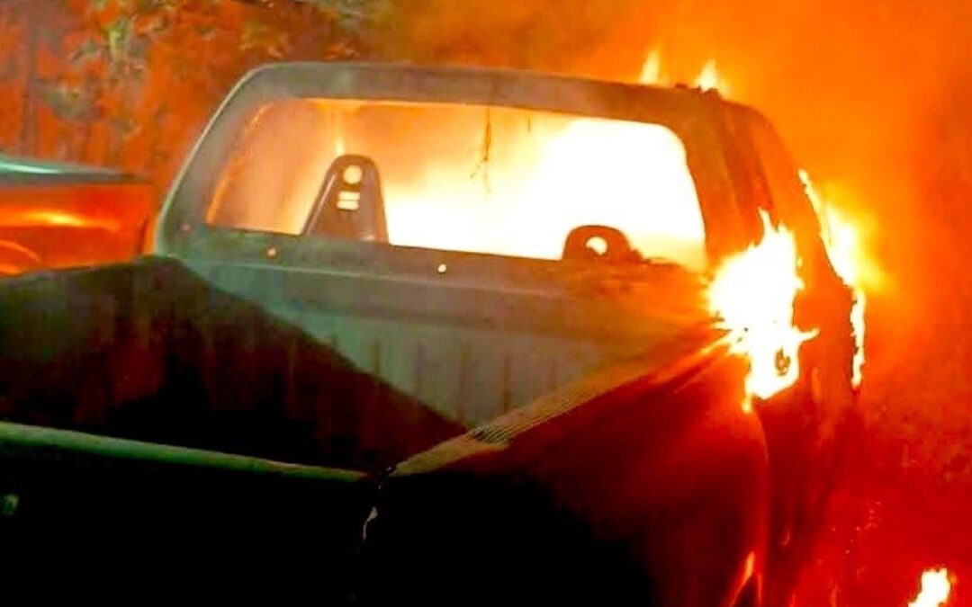 Incendio y Ataque en Palmar de Bravo: Casa y Autos de Adán Silva Valeriano en la Mira