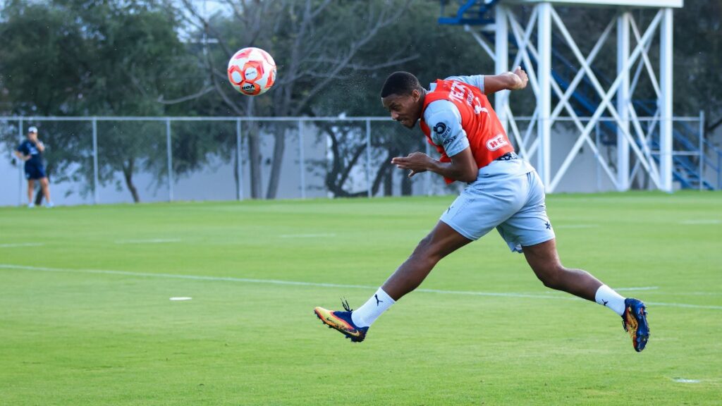 Anthony Martial se pierde el entrenamiento con Rayados: descubre la razón detrás
