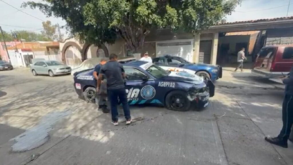 Hombre roba patrulla de Policía Vial en Aguascalientes y provoca choque múltiple