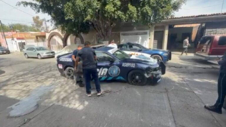Hombre roba patrulla de Policía Vial en Aguascalientes y provoca choque múltiple