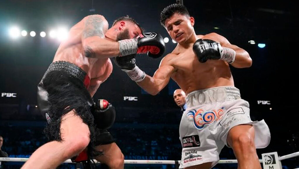 Cinturón campeón de Crawford a Canelo Álvarez ahora en manos del Toro Reséndiz