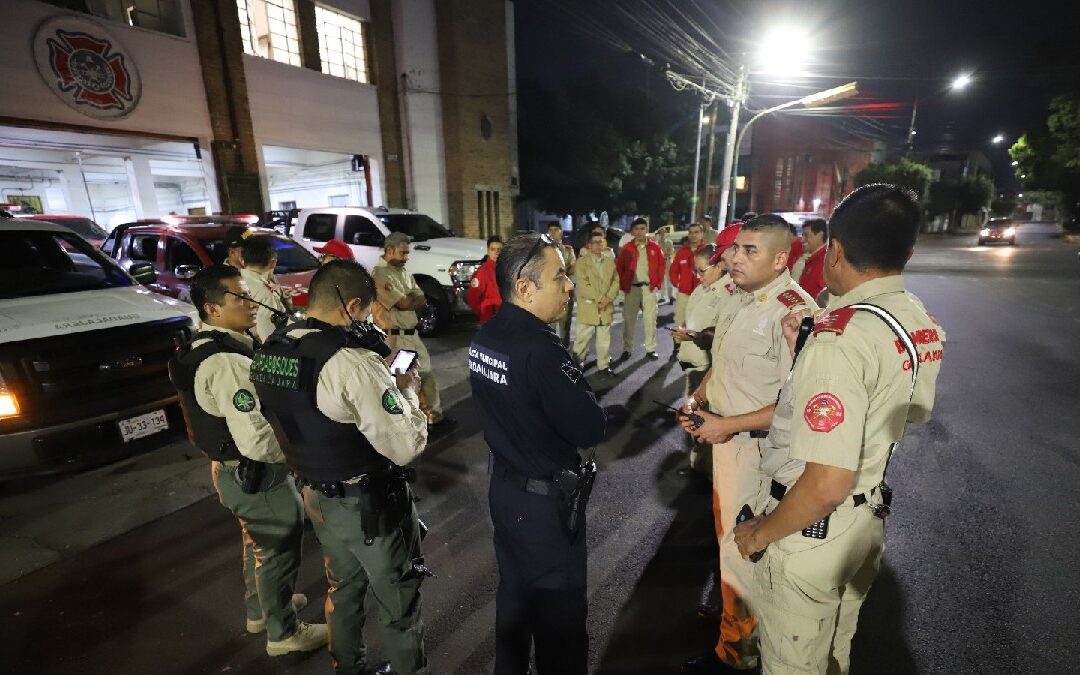 Bomberos en Guadalajara y Zapopan: Apagan 45 Fogatas Para un Año Nuevo Seguro