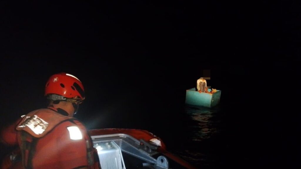 La Marina rescata a tres náufragos frente a las costas de Chiapas