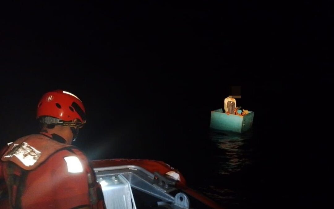 La Marina rescata a tres náufragos frente a las costas de Chiapas