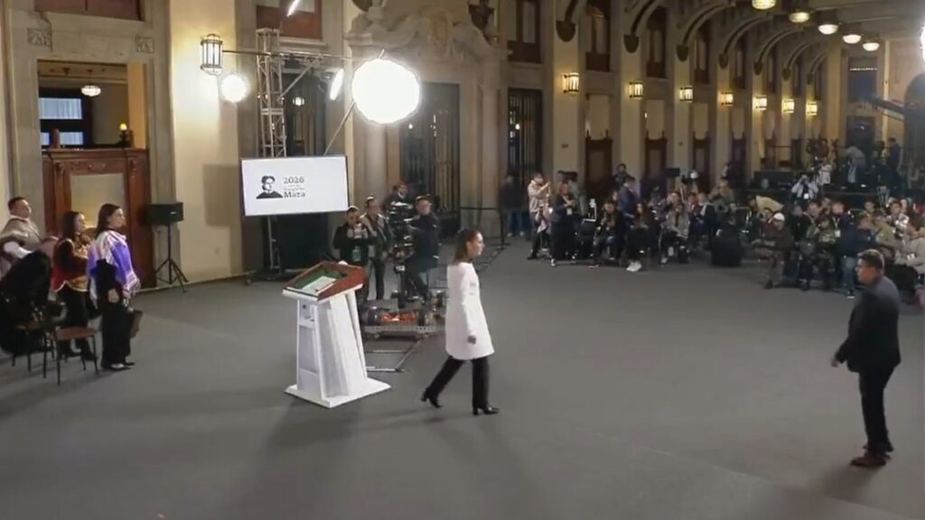 Claudia Sheinbaum se interrumpe durante la Mañanera del Pueblo por alerta sísmica