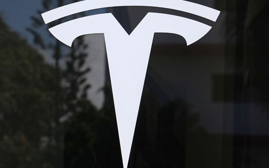 Tesla pierde liderazgo en el mercado de vehículos eléctricos en 2025