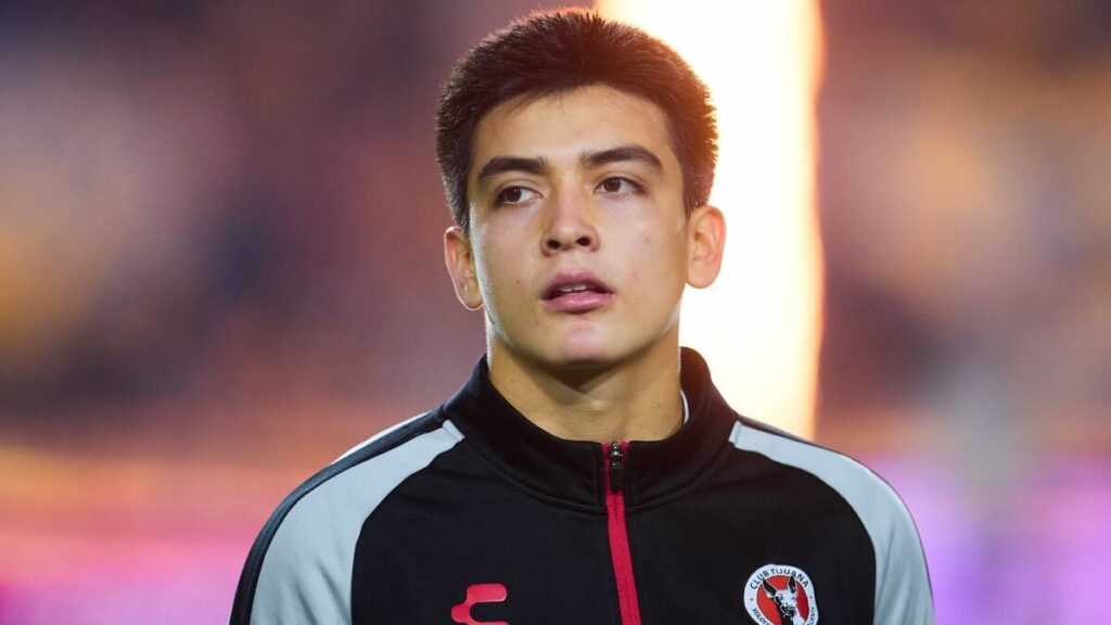 Gilberto Mora: La Gran Aparición del Futbol Mexicano Halagada por Loco Abreu en Uruguay