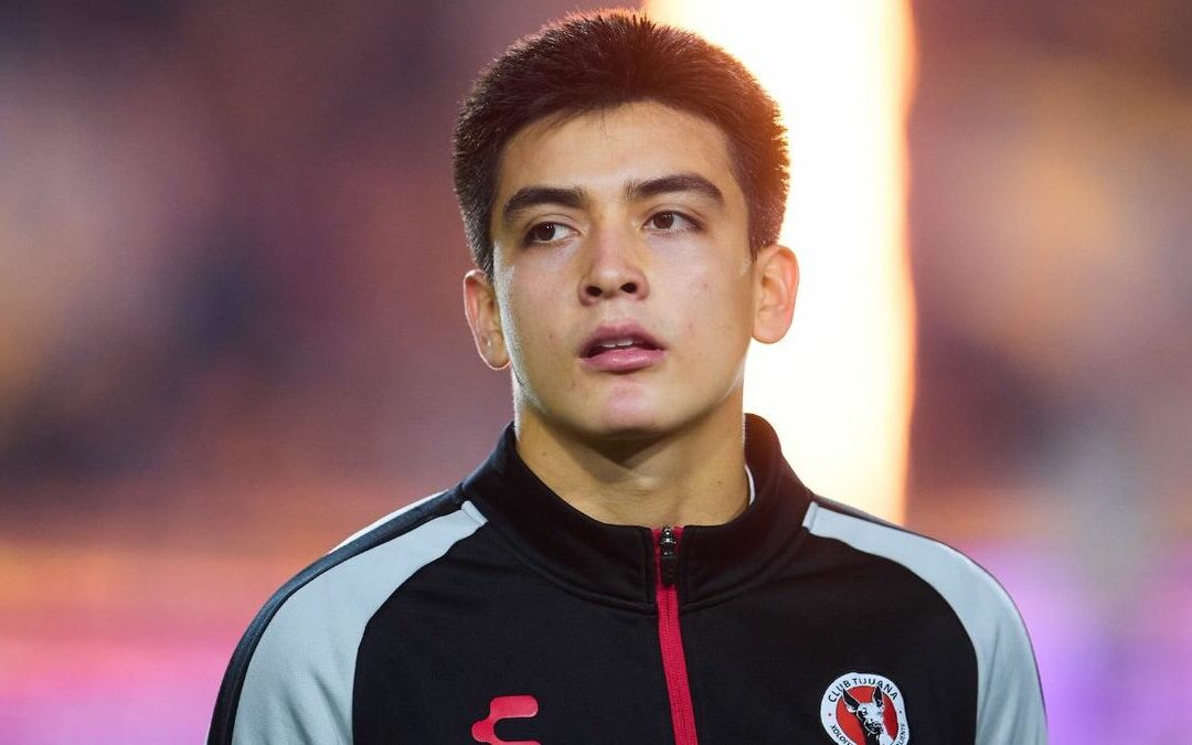 Gilberto Mora: La Gran Aparición del Futbol Mexicano Halagada por Loco Abreu en Uruguay