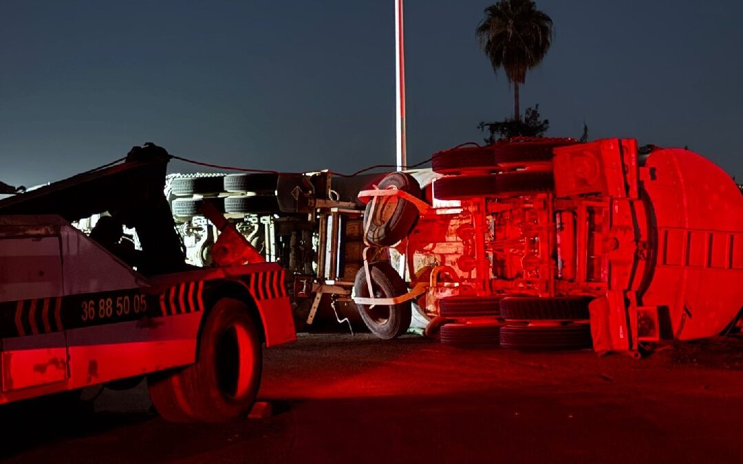 Accidente en la carretera Chapala: Pipa volcada cerca del Aeropuerto de Guadalajara