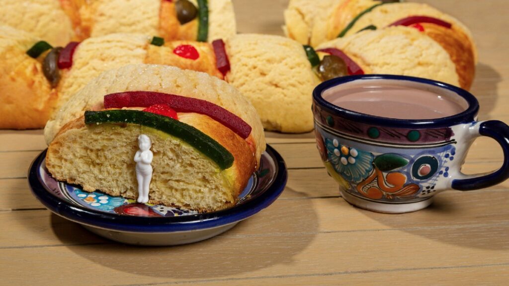 Descubre el Significado del Niño en la Rosca: Tradiciones Navideñas en Tampa Bay