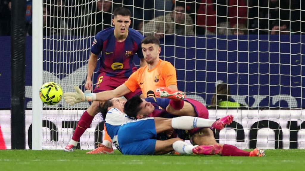 Joan García y su polémica jugada que sorprendió en el Espanyol vs Barcelona