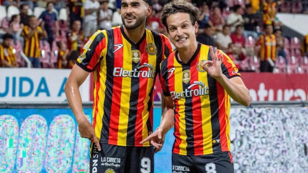 Lesión de Carlos Fierro: Un Impactante Suceso Durante el UDG vs Rayados