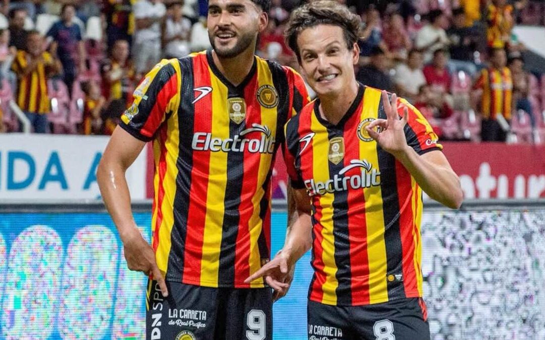 Lesión de Carlos Fierro: Un Impactante Suceso Durante el UDG vs Rayados