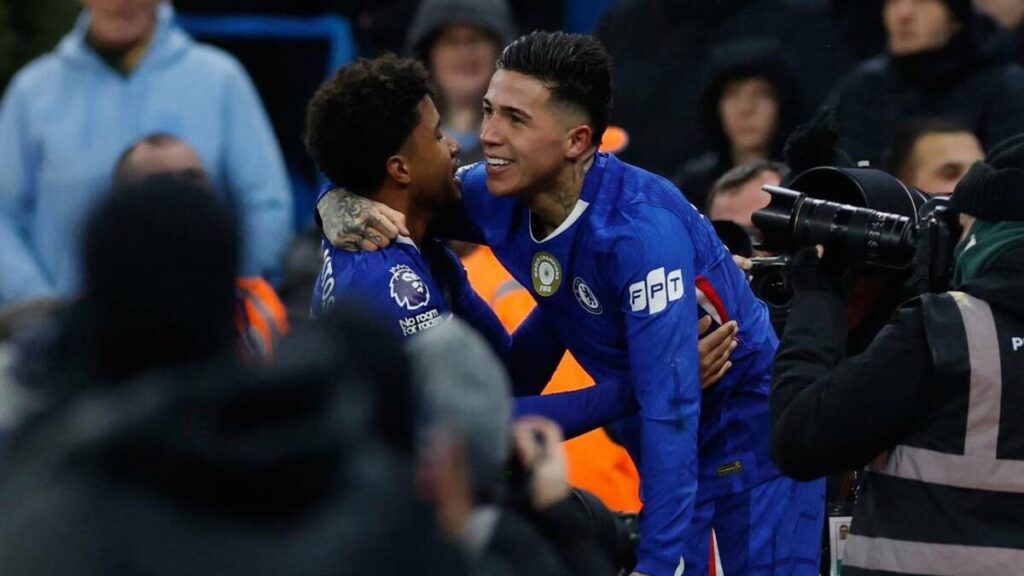 Enzo Fernández Salva el Empate del Chelsea contra el Manchester City en un Final Emocionante