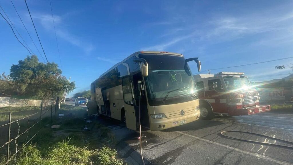Incendio de Camión de Pasajeros en Allende, Nuevo León, Alerta a Viajeros en la Carretera Nacional