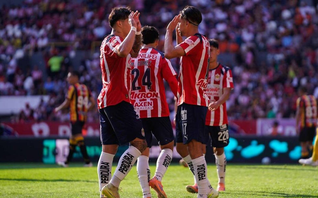 Chivas Brillan en la Copa Pacífica con Victoria Clamorosa Ante Leones Negros