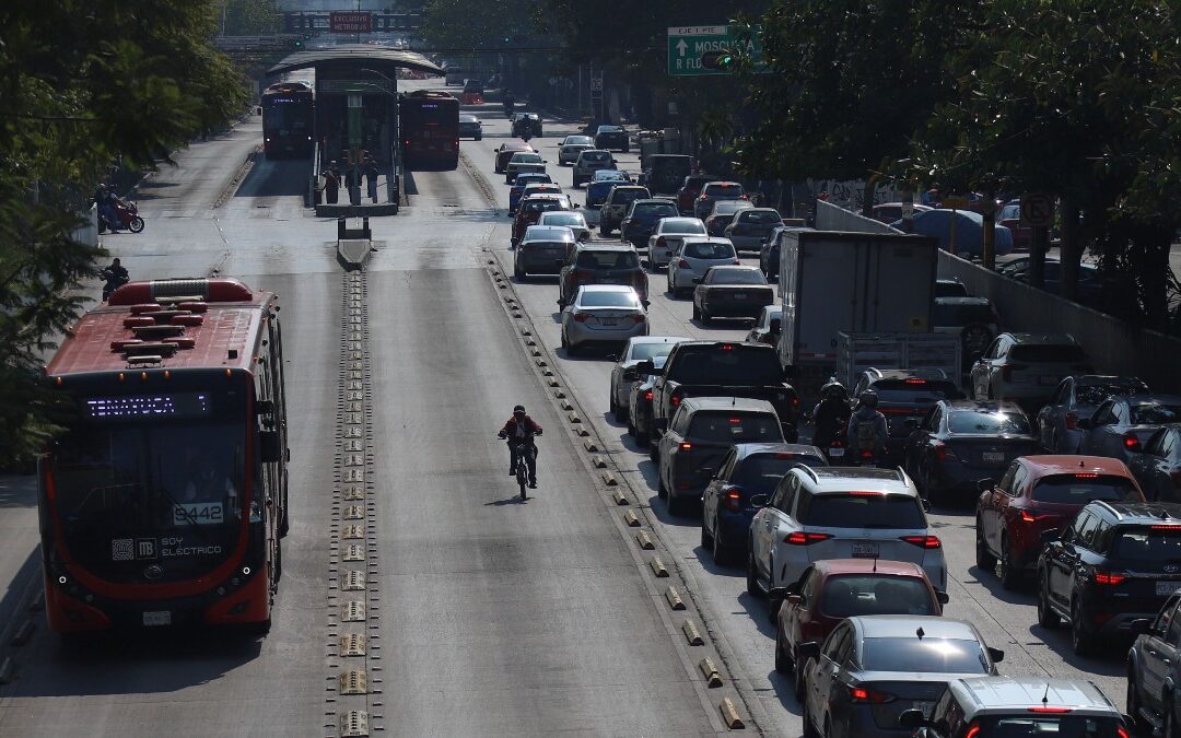 Hoy No Circula: Autos que Descansan en CdMx y Edomex el Lunes 5 de Enero de 2026