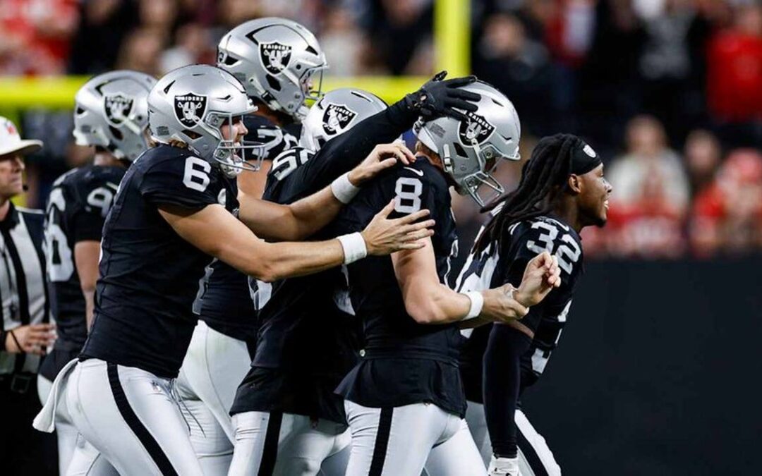Victoria Dramática de los Raiders sobre los Chiefs: Resumen de la Semana 18 en la NFL