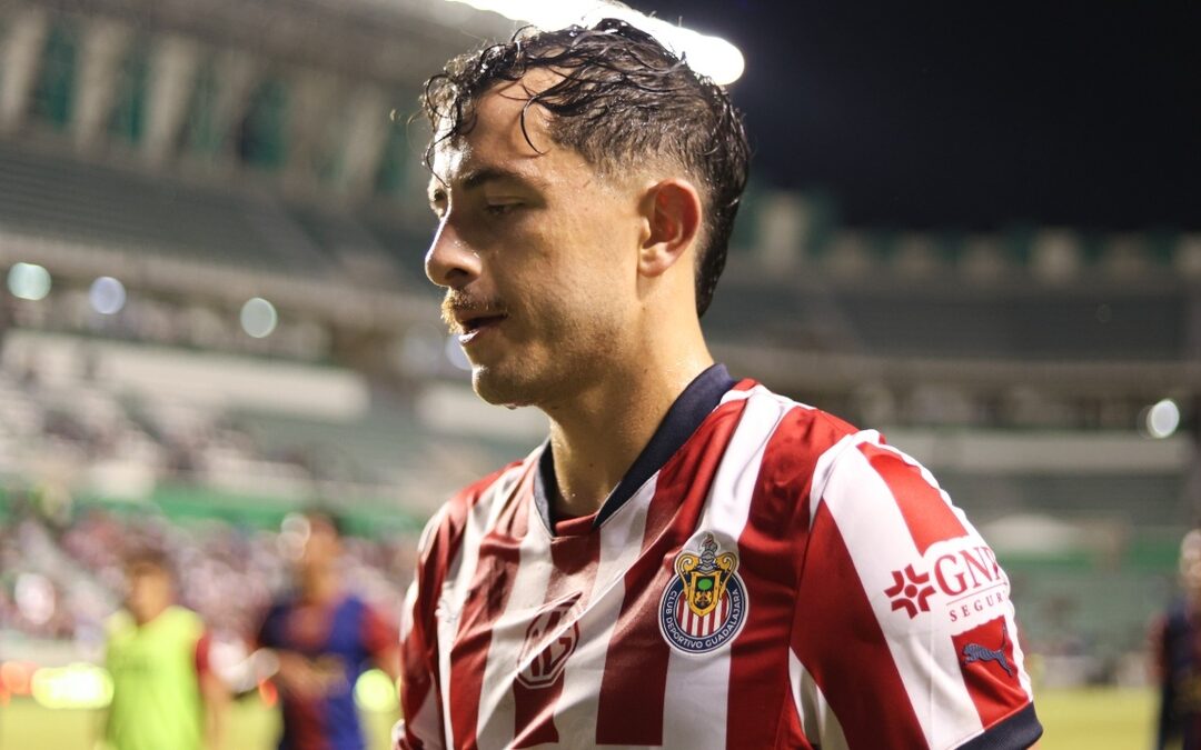 Chivas Anuncia oficialmente la Salida de Alan Mozo: Un Adiós Sentido