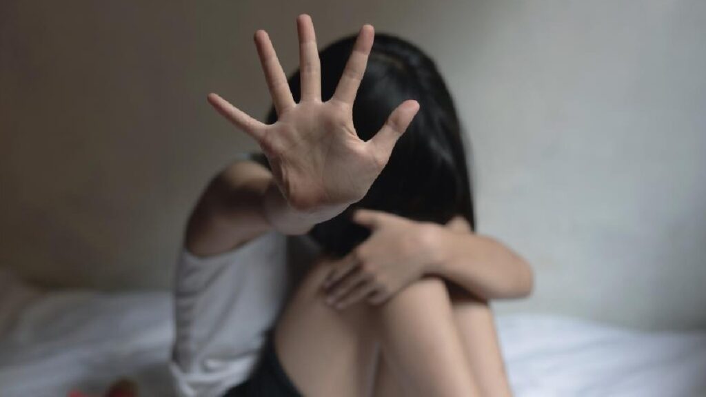 Fiscalía de Tampa Bay Arrestituye a Tres Hombres por Abuso Infantil y Violación en el AMG