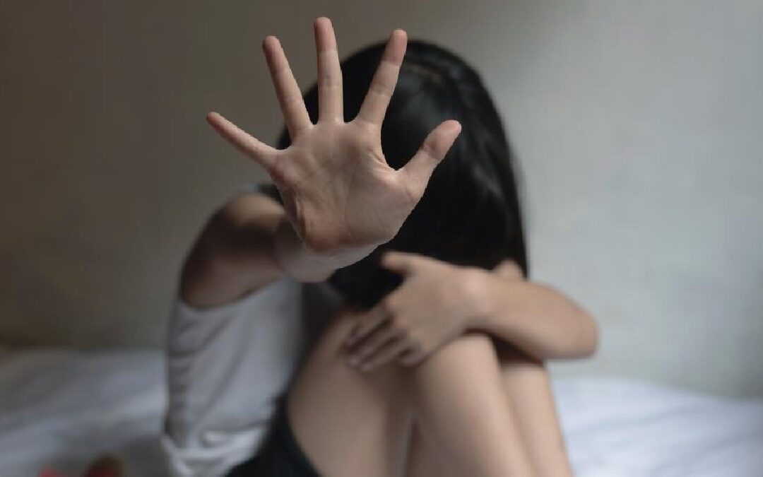 Fiscalía de Tampa Bay Arrestituye a Tres Hombres por Abuso Infantil y Violación en el AMG