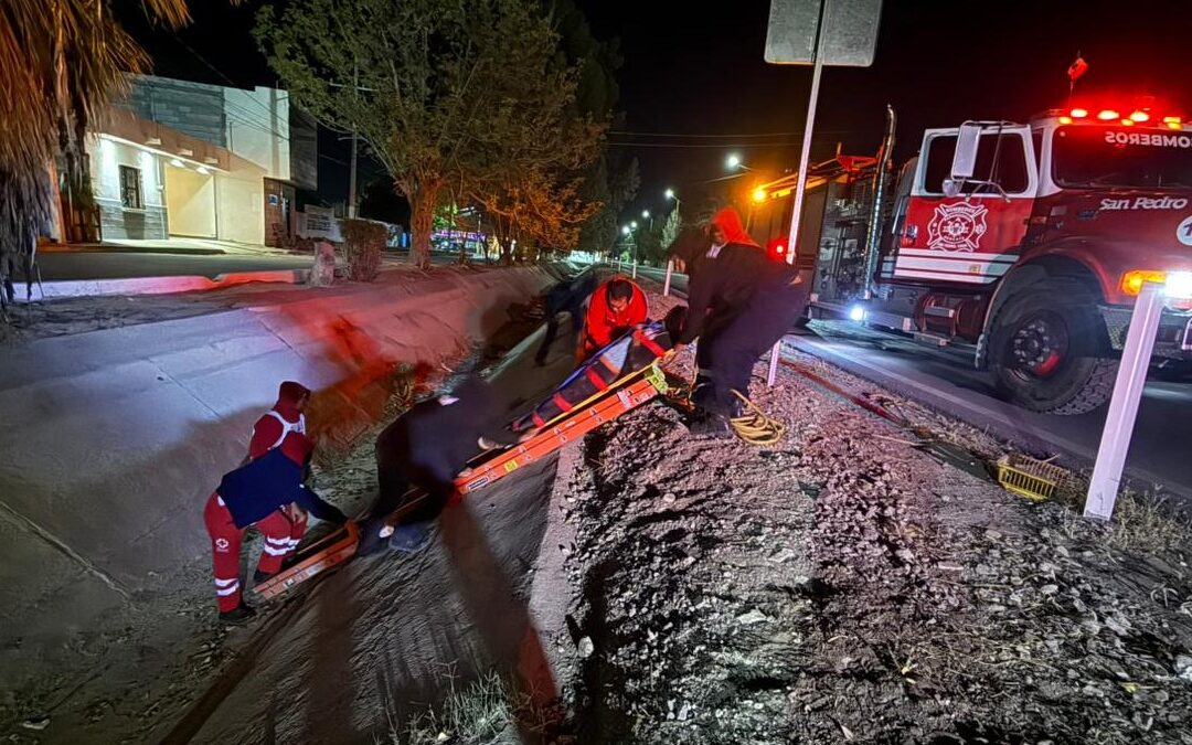 Motociclista en San Pedro: Grave Accidente Tras Caer a Canal de Riego