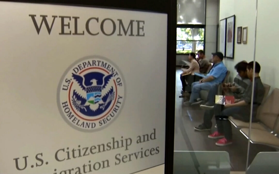 Batalla Legal: La Jueza Federal Que Suspende el Programa Migratorio de Reunificación Familiar