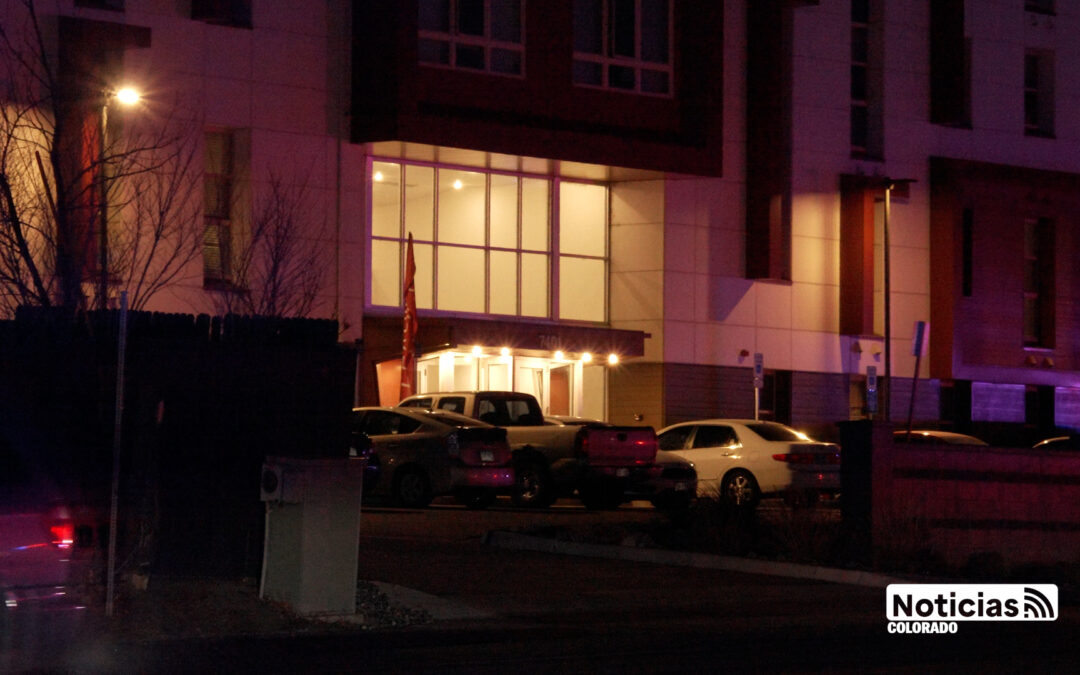 Disparos en Denver: Enfrentamiento Armado en el Complejo Caraway Deja Heridos