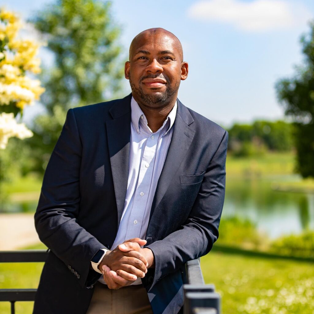 DUI en Aurora: Concejal Robert Andrews Arrestado por Conducción en Estado de Ebriedad