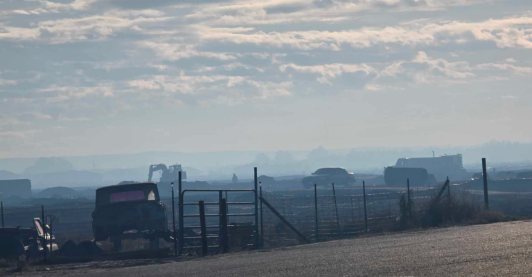 Union Pacific Railroad Niega Relación con Humo Azul en El Paso: Residentes Alerta