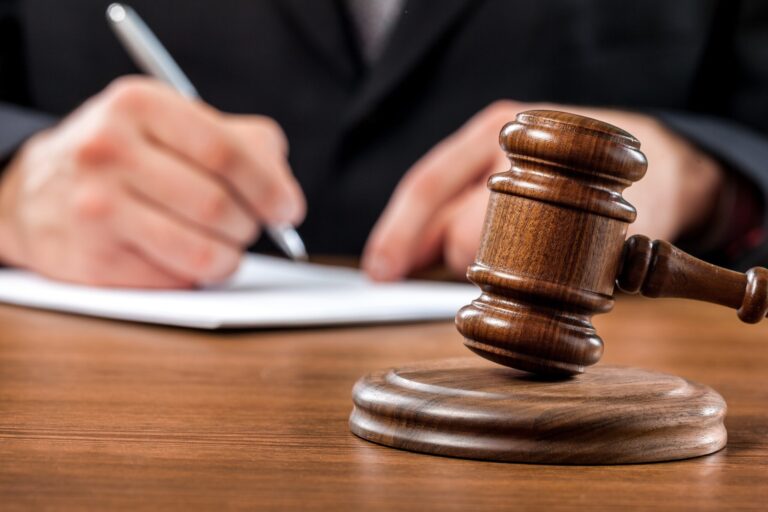 Trevondus Estes Sentenciado a 30 Años por Crímenes Contra Trabajadoras de Negocios de Masajes en Denver
