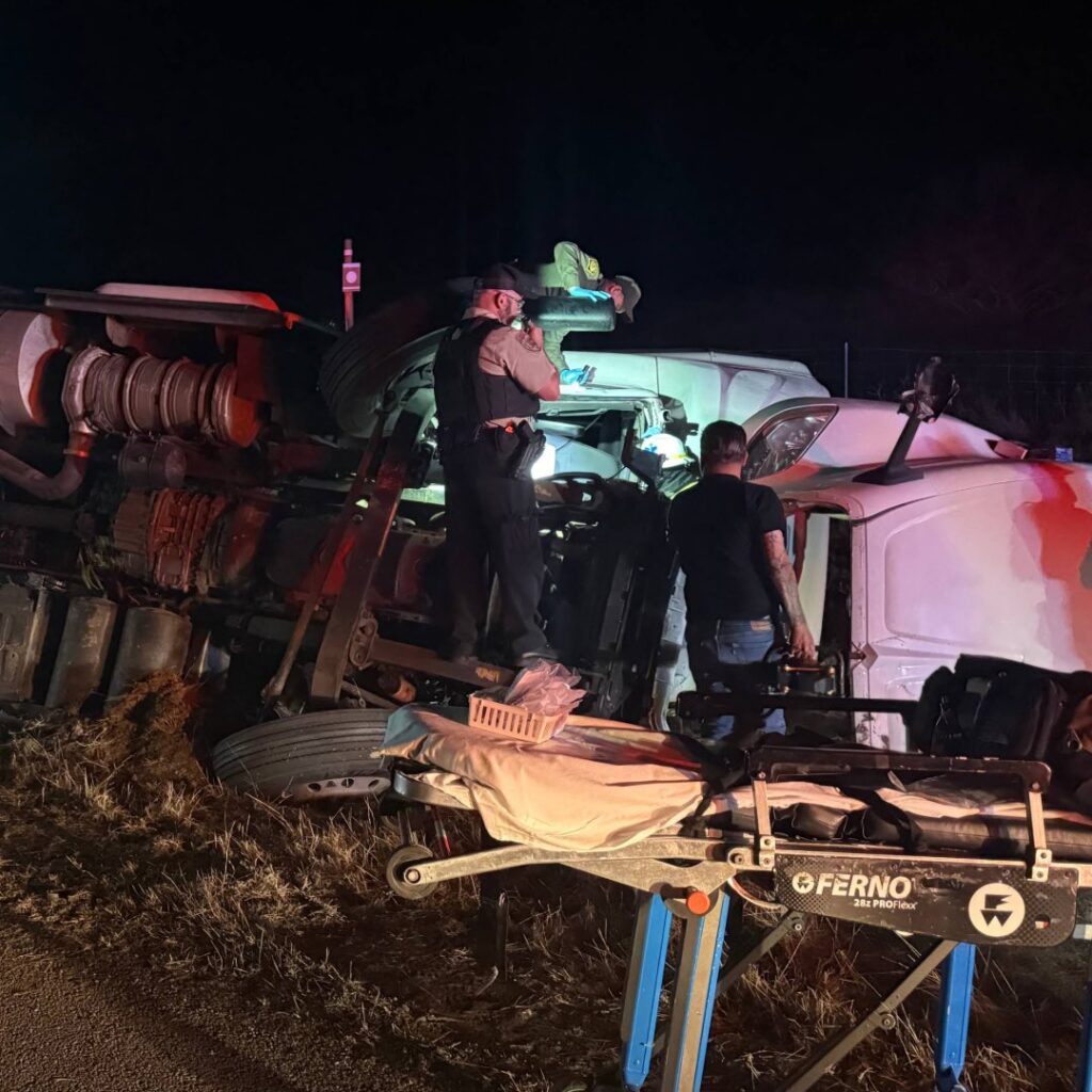 Accidente Grave en la Carretera 77: Patrulla Fronteriza de Kingsville Brinda Asistencia Vital