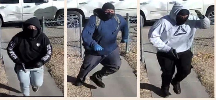 Policía de Denver solicita ayuda para localizar a sospechosos armados tras robo en Park Hill