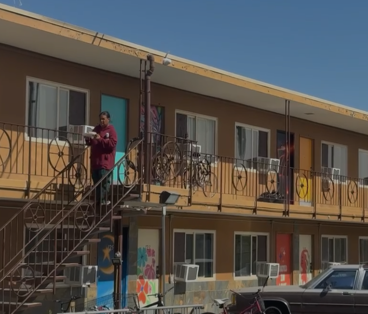 Desalojos en Hebron Apartments: Familias Vulnerables en Peligro en Las Vegas