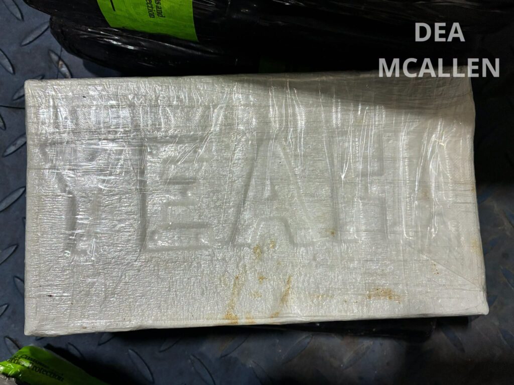 DEA y autoridades federales incautan 18 paquetes de cocaína ocultos en tráiler en la frontera de McAllen